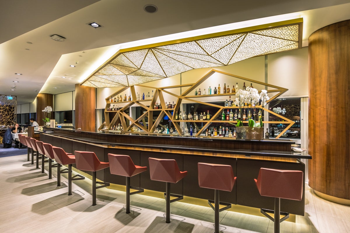 Etihad Airways First Class Lounge Abu Dhabi Signature Bar