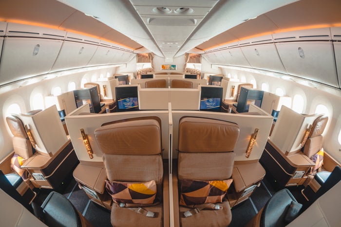 Etihad Airways Boeing 787-9 Business Class Review [MUC to AUH]