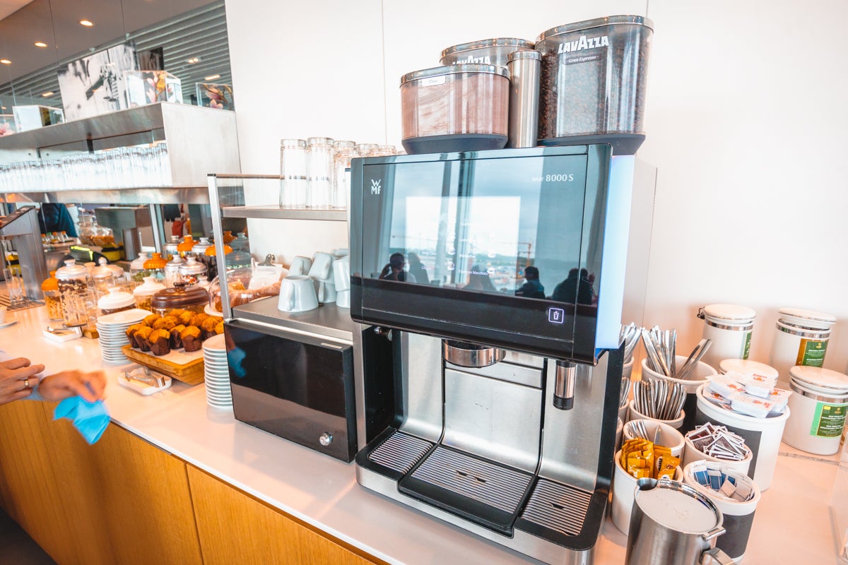 Lufthansa Business Lounge Munich --- Coffee Machine