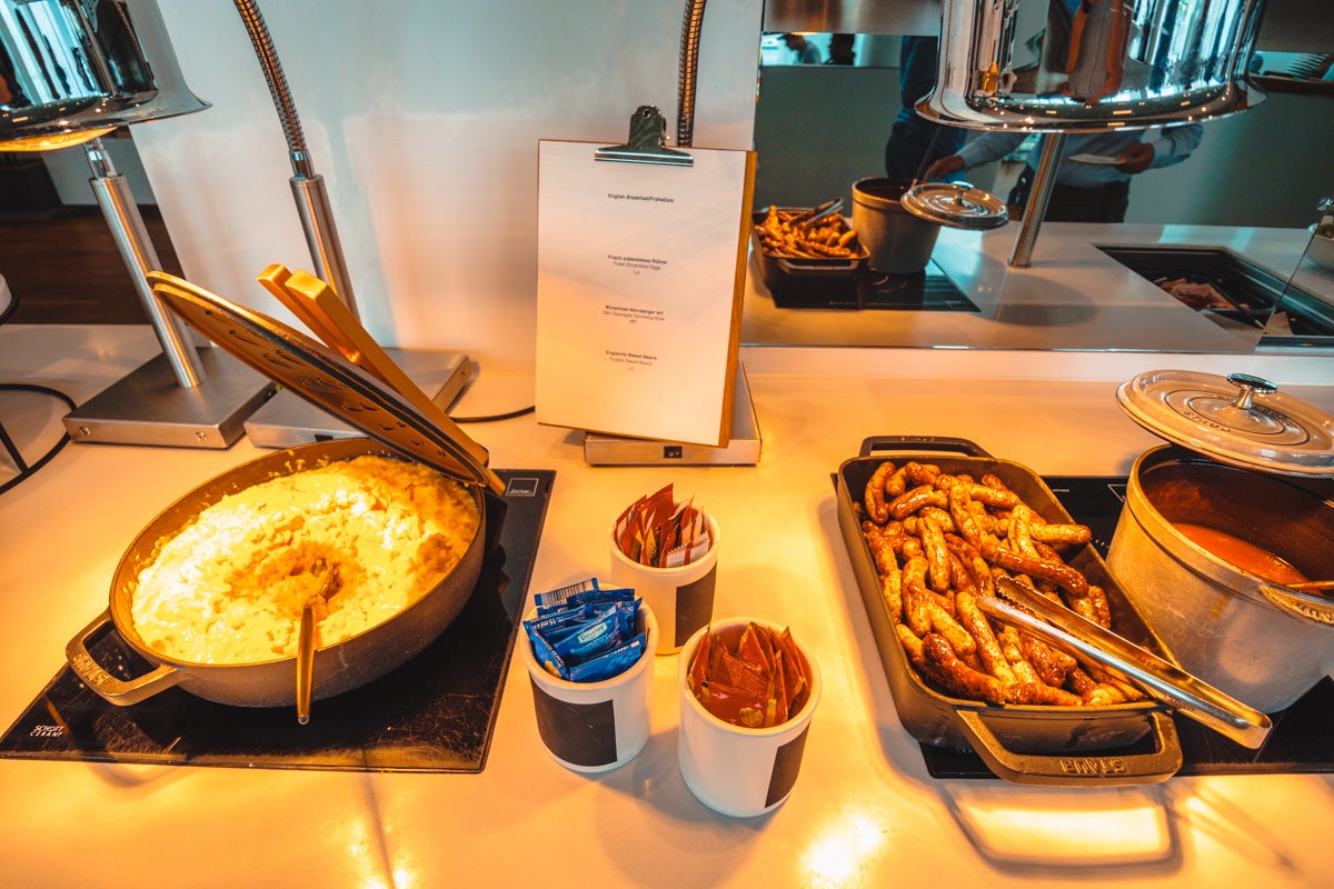Lufthansa Business Lounge Munich - Hot Breakfast Options