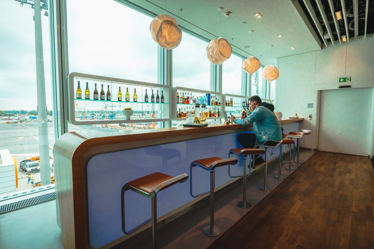 Lufthansa Business Lounge Munich - Tendered Bar