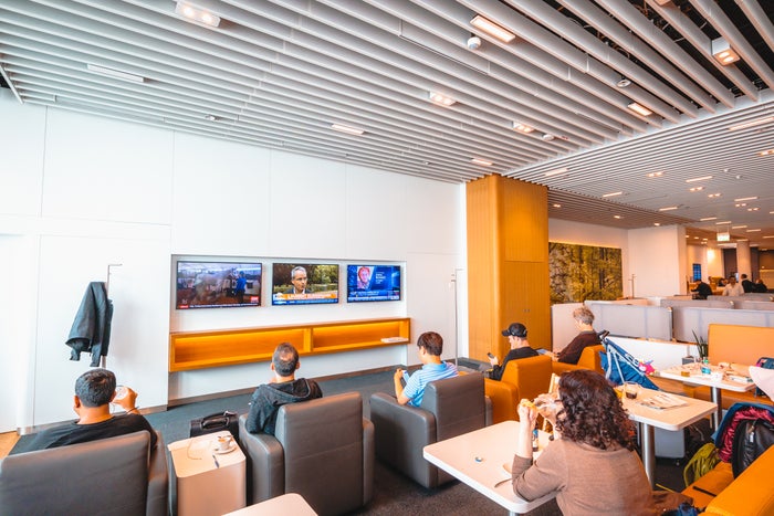 Lufthansa Business Lounge Munich - TV Zone