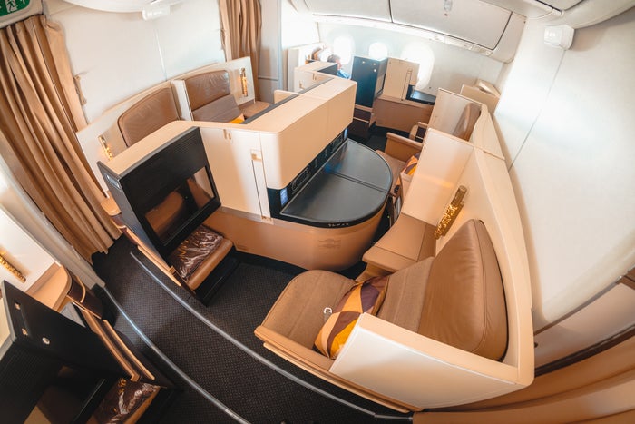 Etihad Airways Airbus A380 Business Class Flat-Bed Etihad Airways Boeing 787-9 Business Class Smaller Forward Cabin