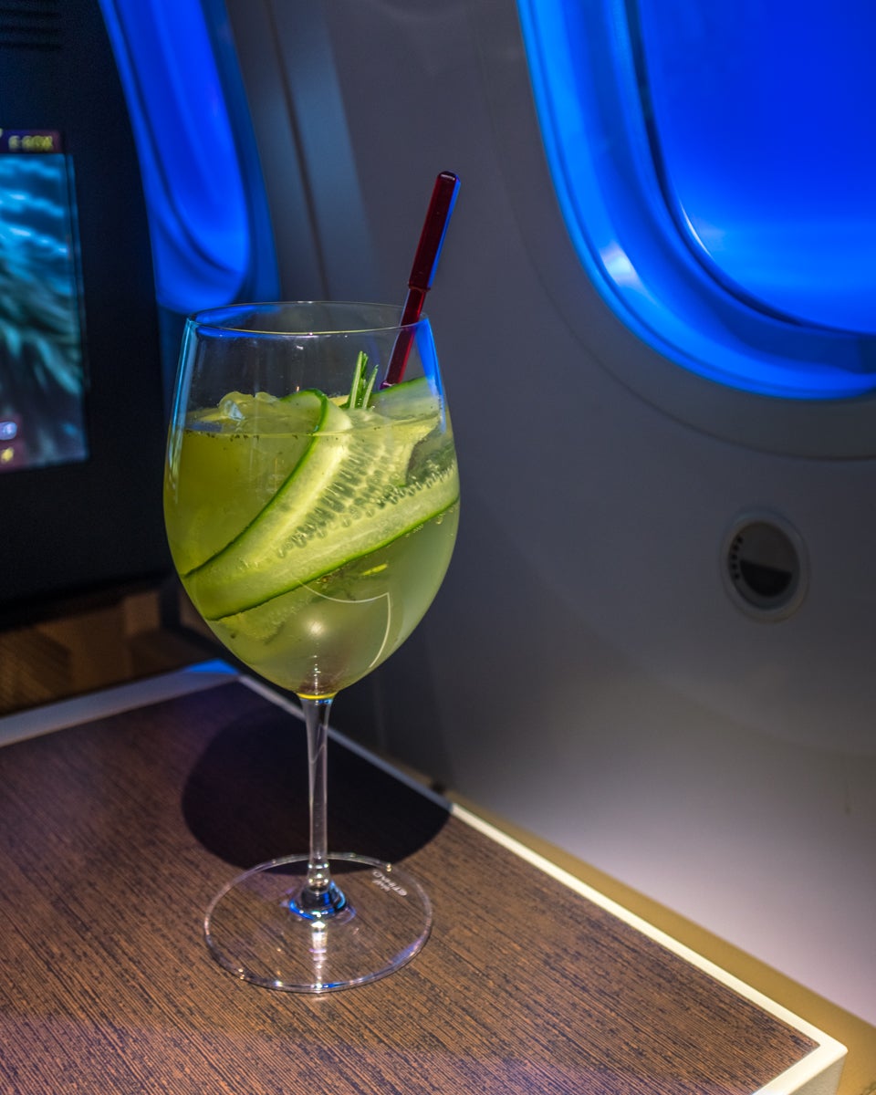 Etihad Airways Boeing 787-9 --- Business Class Special Gin Cocktail