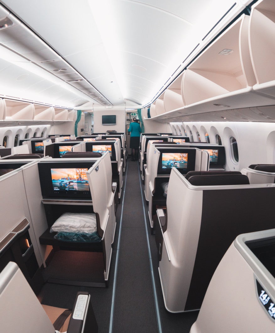 Oman Air Boeing 787 Business Class Review [MCT to BKK]