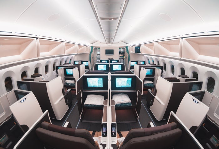 Oman Air Boeing 787-9 Business Class Middle Seats