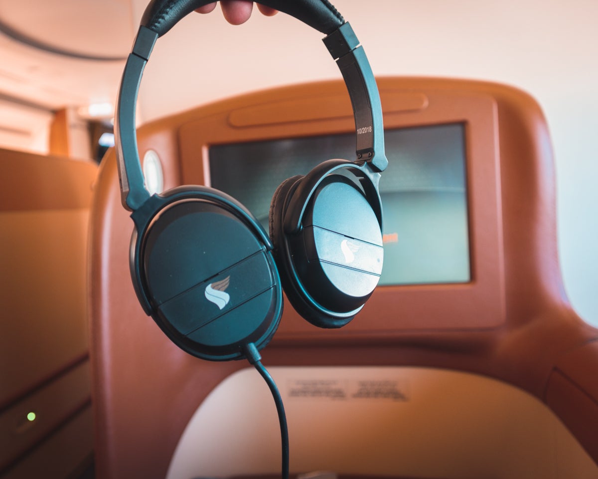 Oman Air Airbus A330 Old Business Class Noise Cancelling Headphones