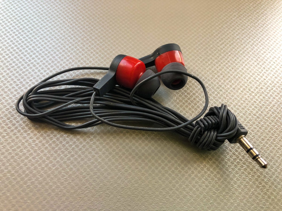 American Airlines 787-9 Flagship Business Class Avis earbuds