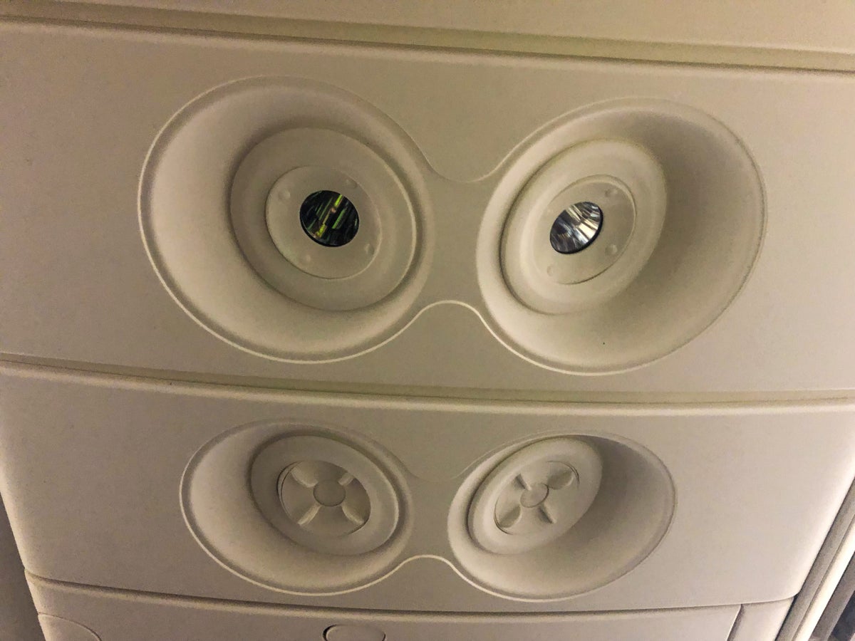 American Airlines 787-9 Flagship Business Class individual air nozzles