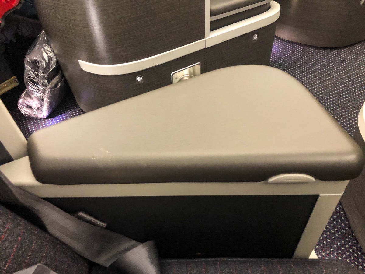 American Airlines 787-9 Flagship Business Class retractable armrest