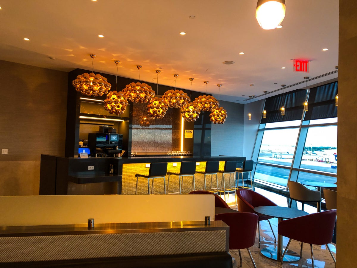 American Airlines Flagship First Dining JFK bar