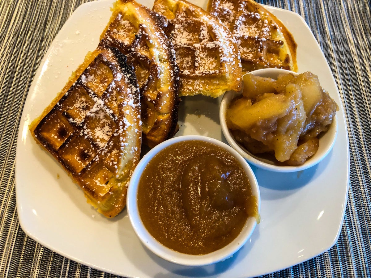 American Airlines Flagship First Dining JFK cinnamon-apple waffles