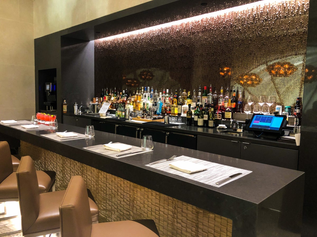American Airlines Flagship First Dining LAX full bar
