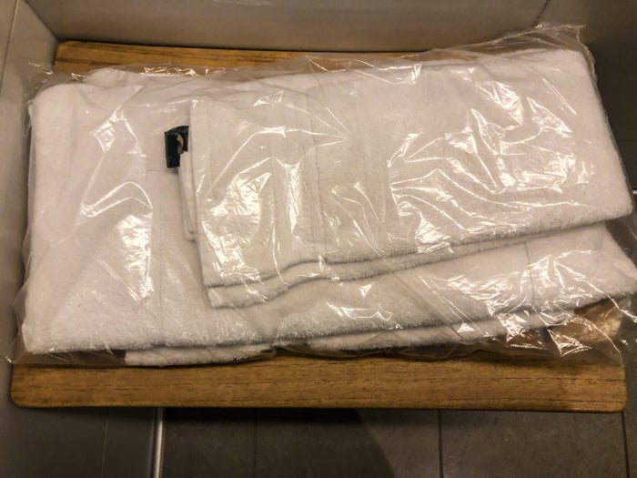 American Airlines Flagship Lounge JFK fresh towels