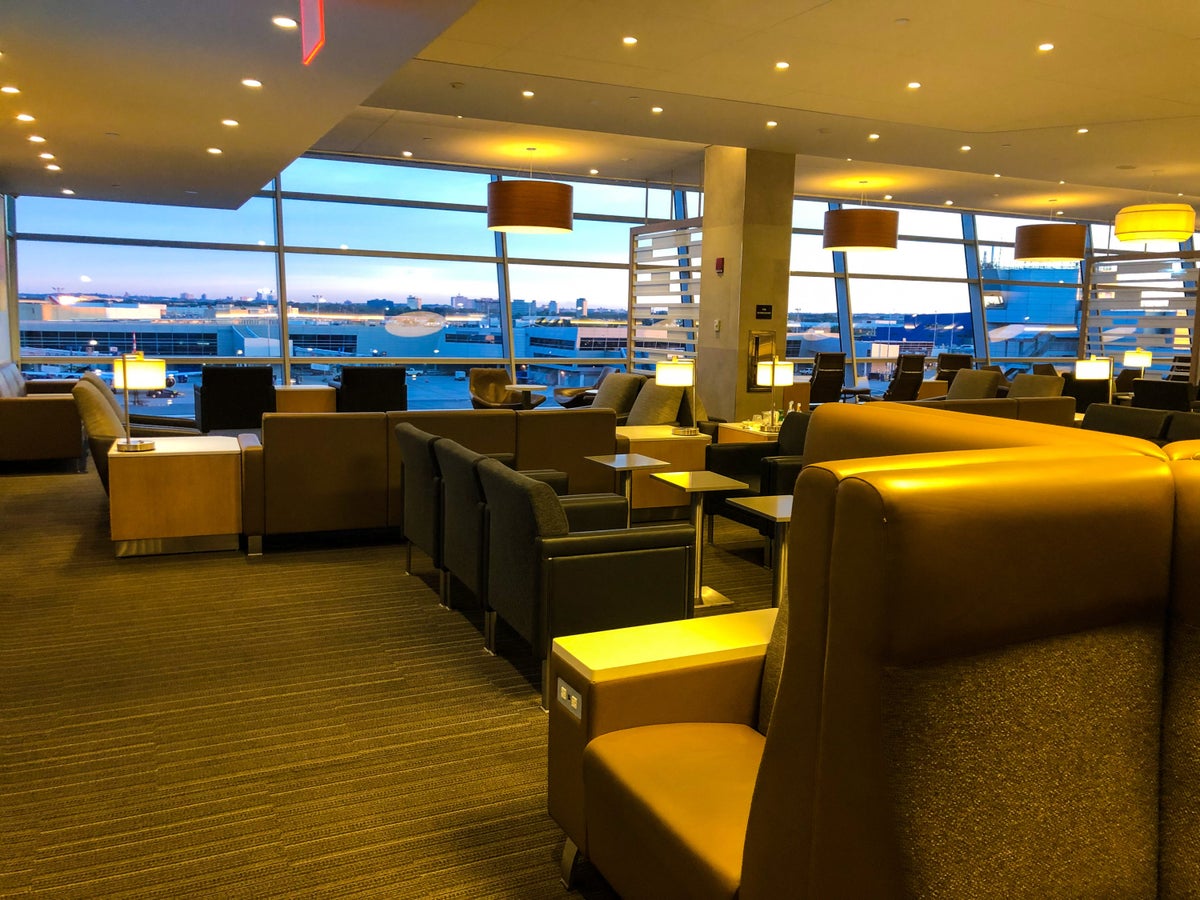 American Airlines Flagship Lounge JFK seating 6