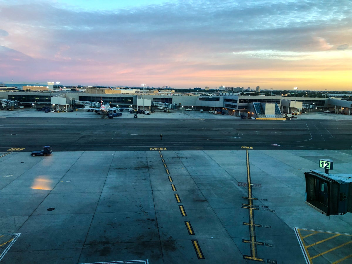American Airlines Flagship Lounge JFK tarmac view