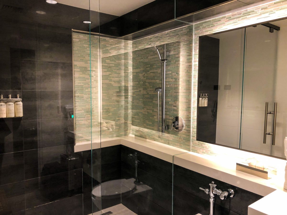 American Airlines Flagship Lounge LAX Shower Suite