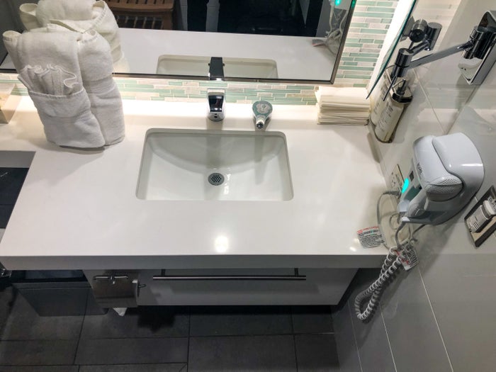American Airlines Flagship Lounge LAX Shower suite vanity