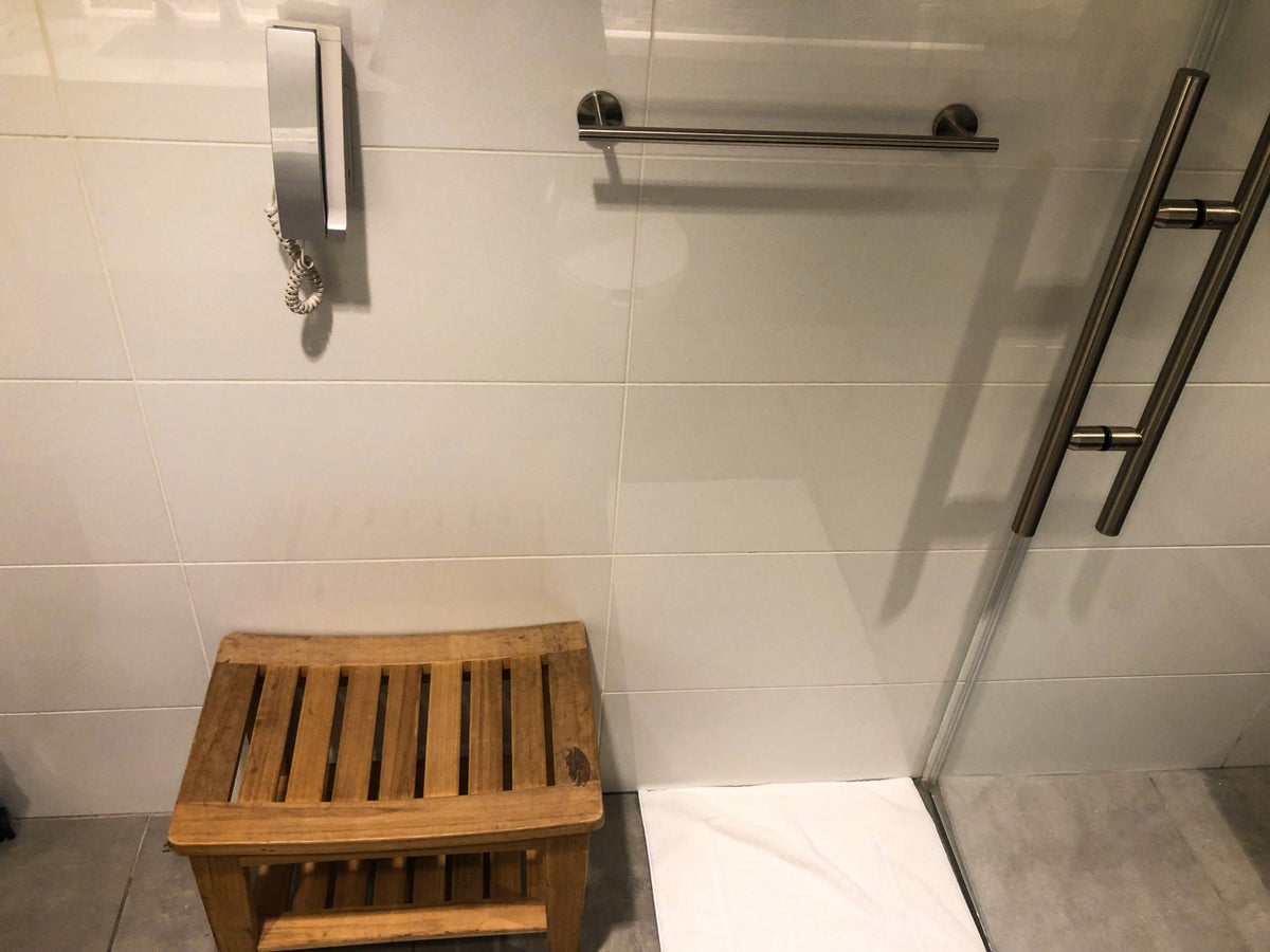 American Airlines Flagship Lounge LAX shower suites bench and wall accessories