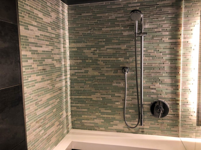 American Airlines Flagship Lounge LAX shower suites shower head