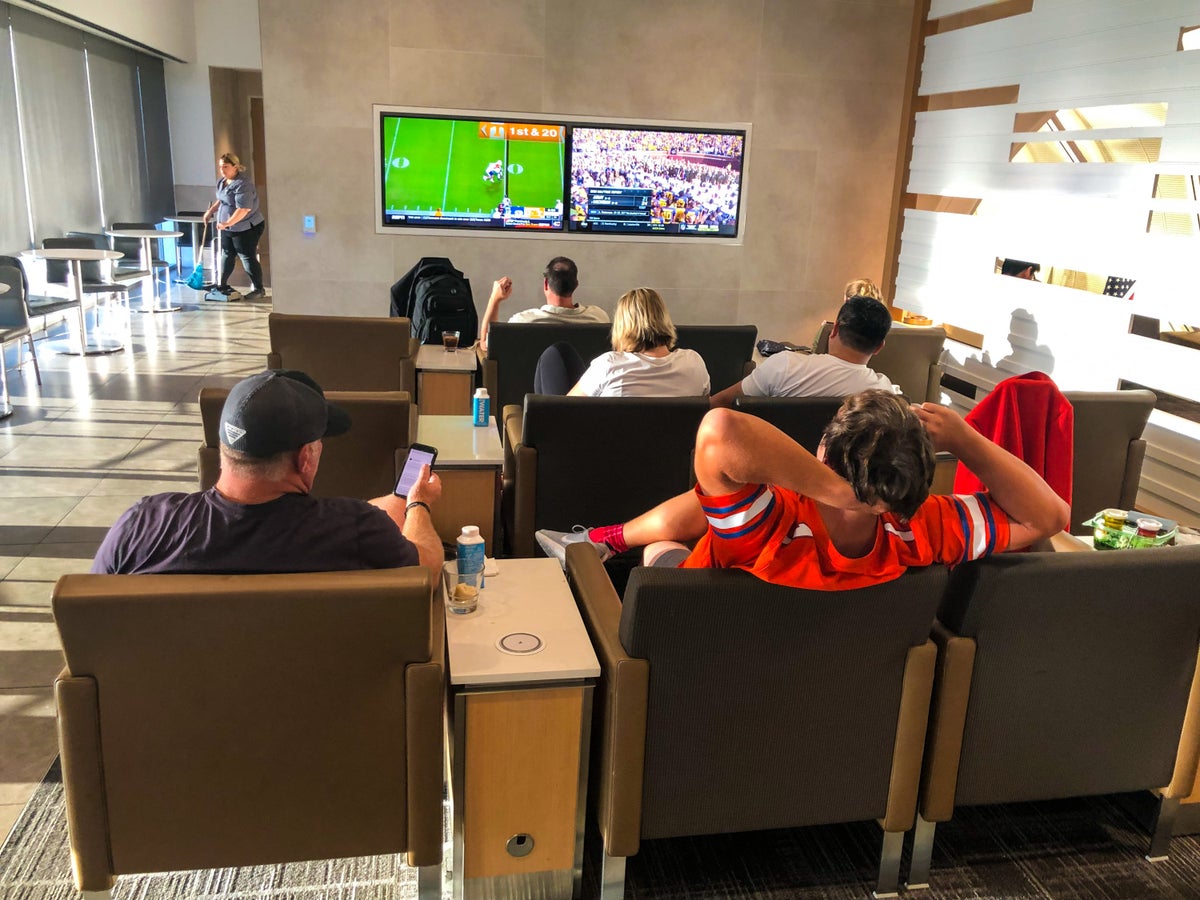 American Airlines Flagship Lounge LAX television room