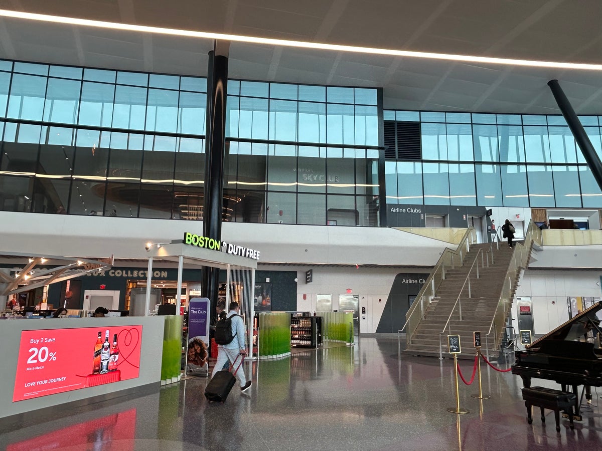 Boston Logan Airport Terminal E Delta Sky Club duty free Boston Logan Airport Terminal E Delta Sky Club duty free