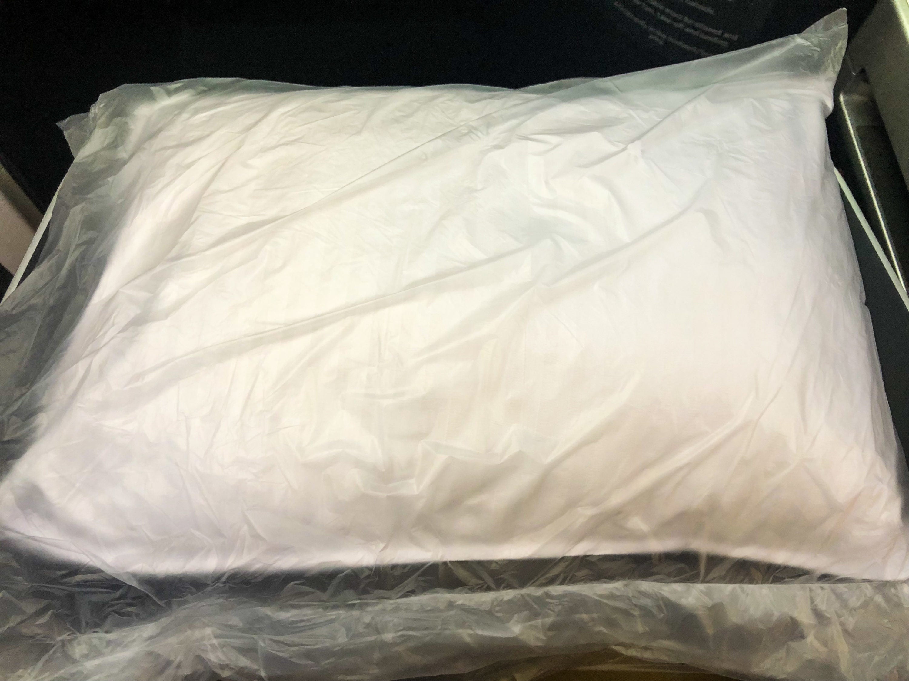 Delta One Suites A350-900 Westin Heavenly Pillow