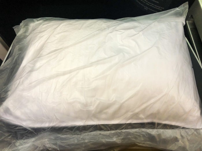 Delta One Suites A350-900 Westin Heavenly Pillow