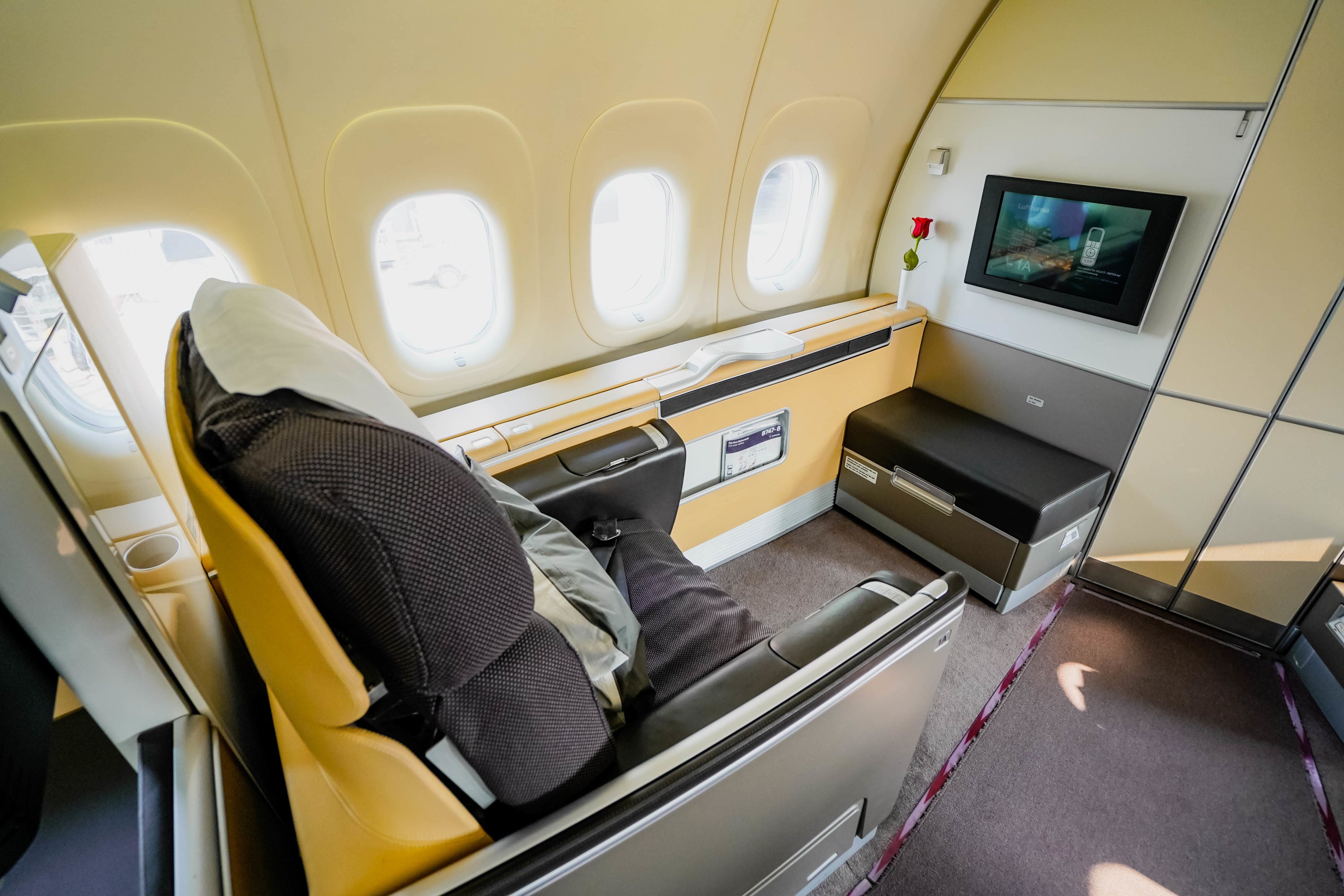 Featured image of post Steps to Make Lufthansa 747-8 Business Class Review