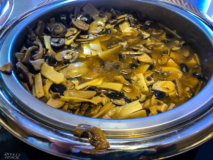 PVG Airport VIP Lounge 137 sauteed mushrooms