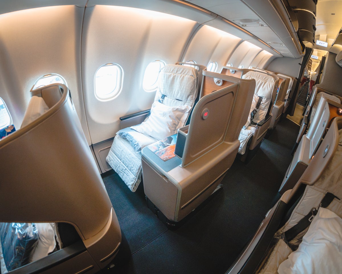 Qantas Airbus A330 Business Class Seat 4K