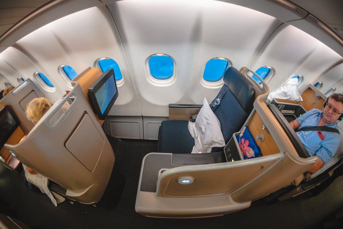 Qantas Airbus A330 Business Class Window Seat 4K Qantas Airbus A330 Business Class Window Seat 4K