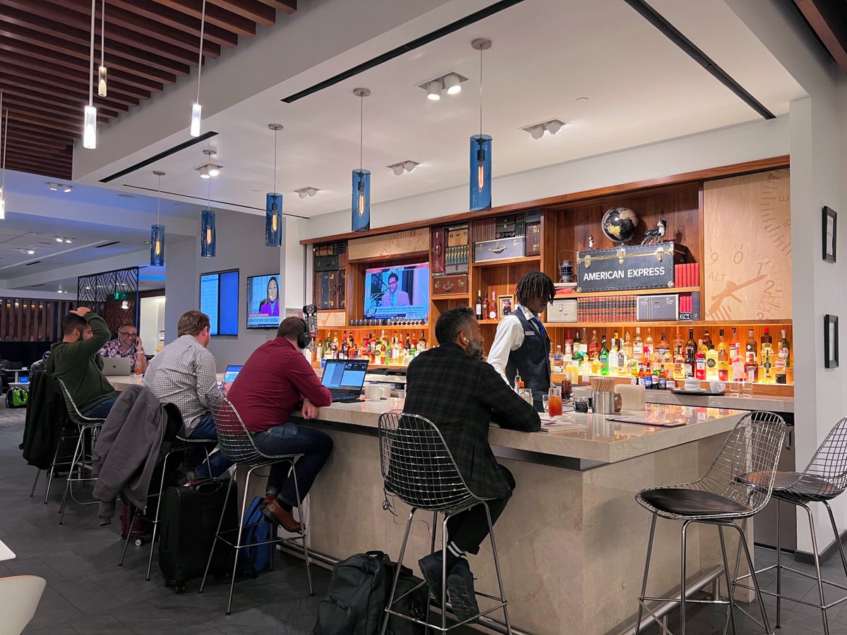 Which Airport Lounges Can I Access With Amex Platinum Cards? [February 2024]