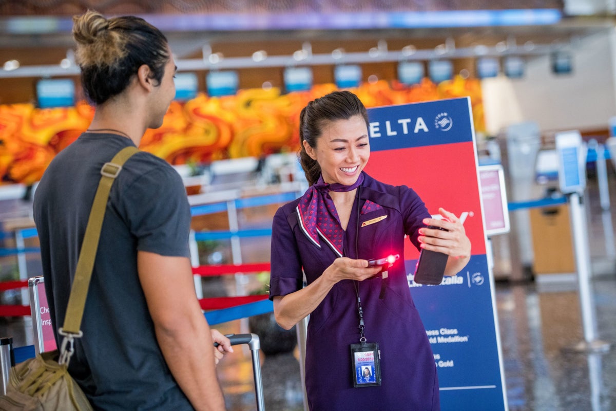 Delta agent scanning boarding pass