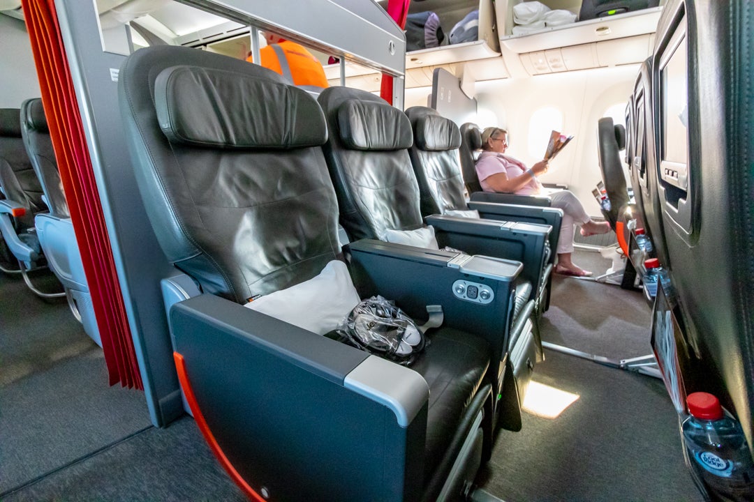 Jetstar Airways Boeing 787 Business Class Review [SYD to DPS]