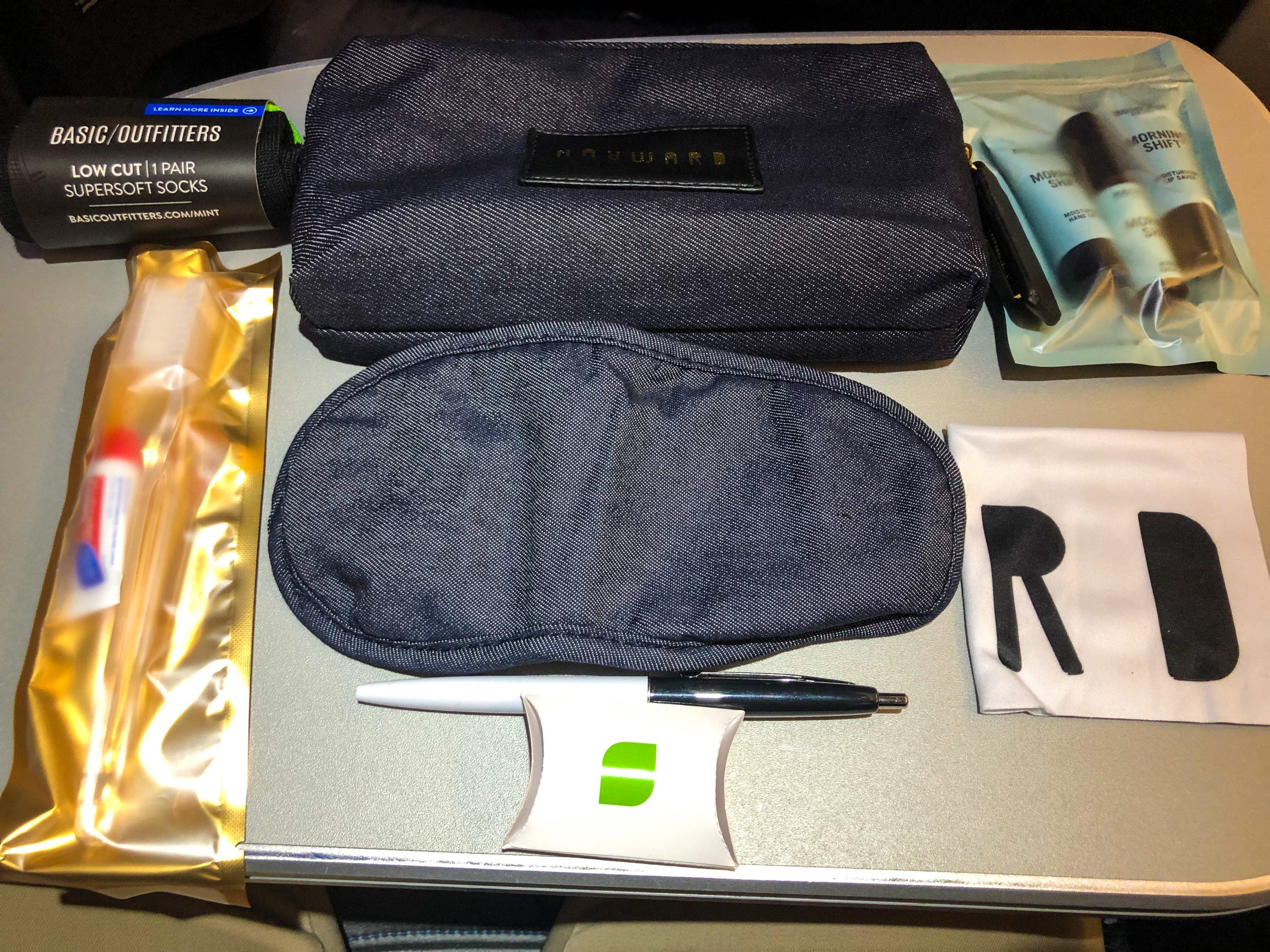 JetBlue Hopper Travel Case Amenity Kit Silver 