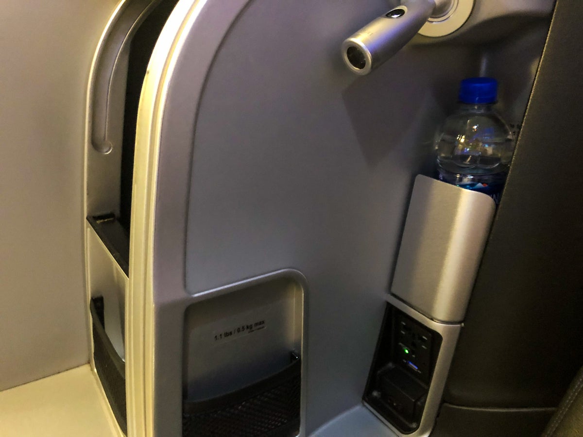 JetBlue Mint A321 right side table
