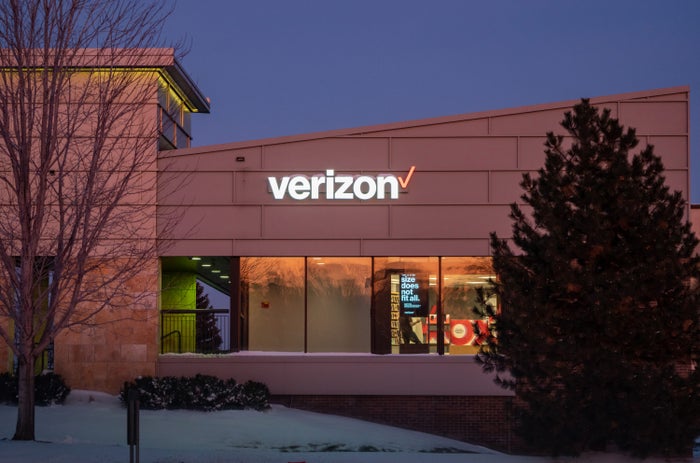 Verizon International Phone Plans: Countries, Coverage, Rates, and More