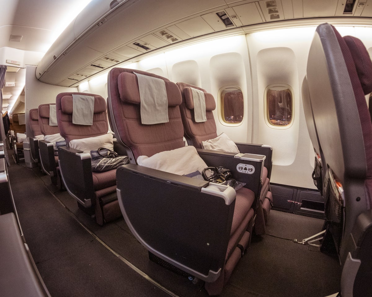 Qantas Boeing 747 Premium Economy Review [SYD to HND]