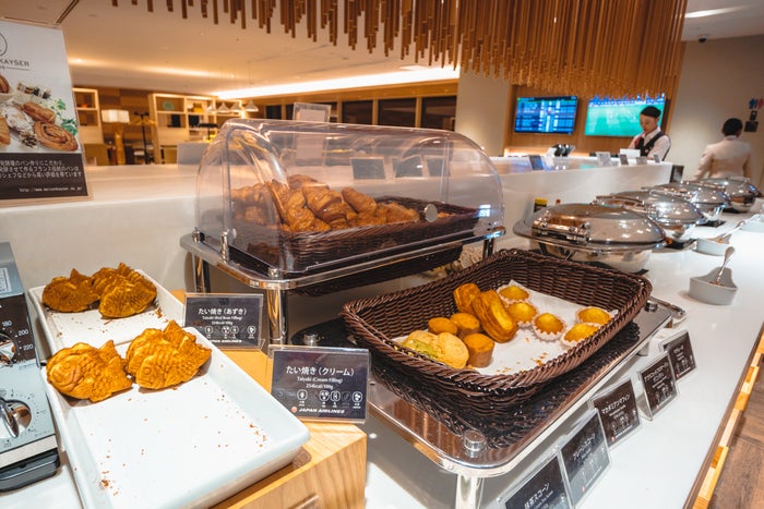 JAL Business Class Lounge Haneda Airport Pastries