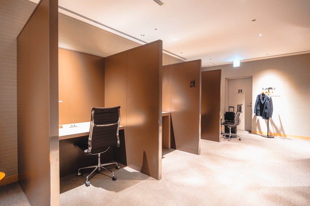 JAL Business Class Lounge Haneda Airport Work Pods