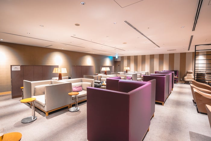 JAL Business Class Lounge Haneda Airport Upstairs Seating