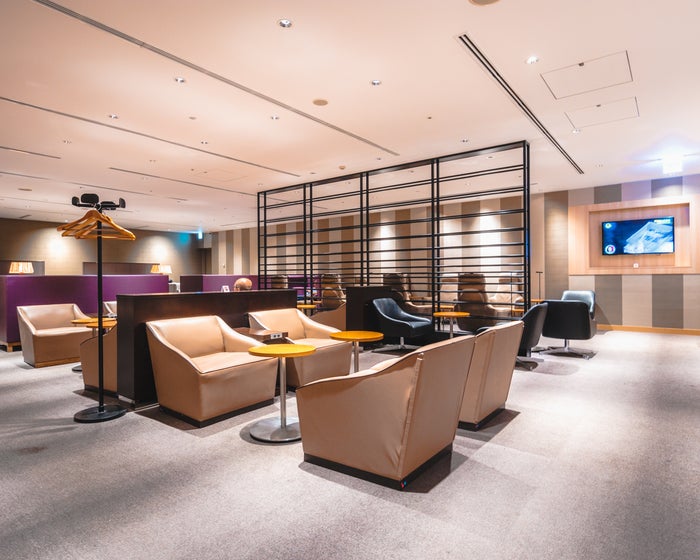 JAL Business Class Lounge Haneda Airport Upstairs Seating
