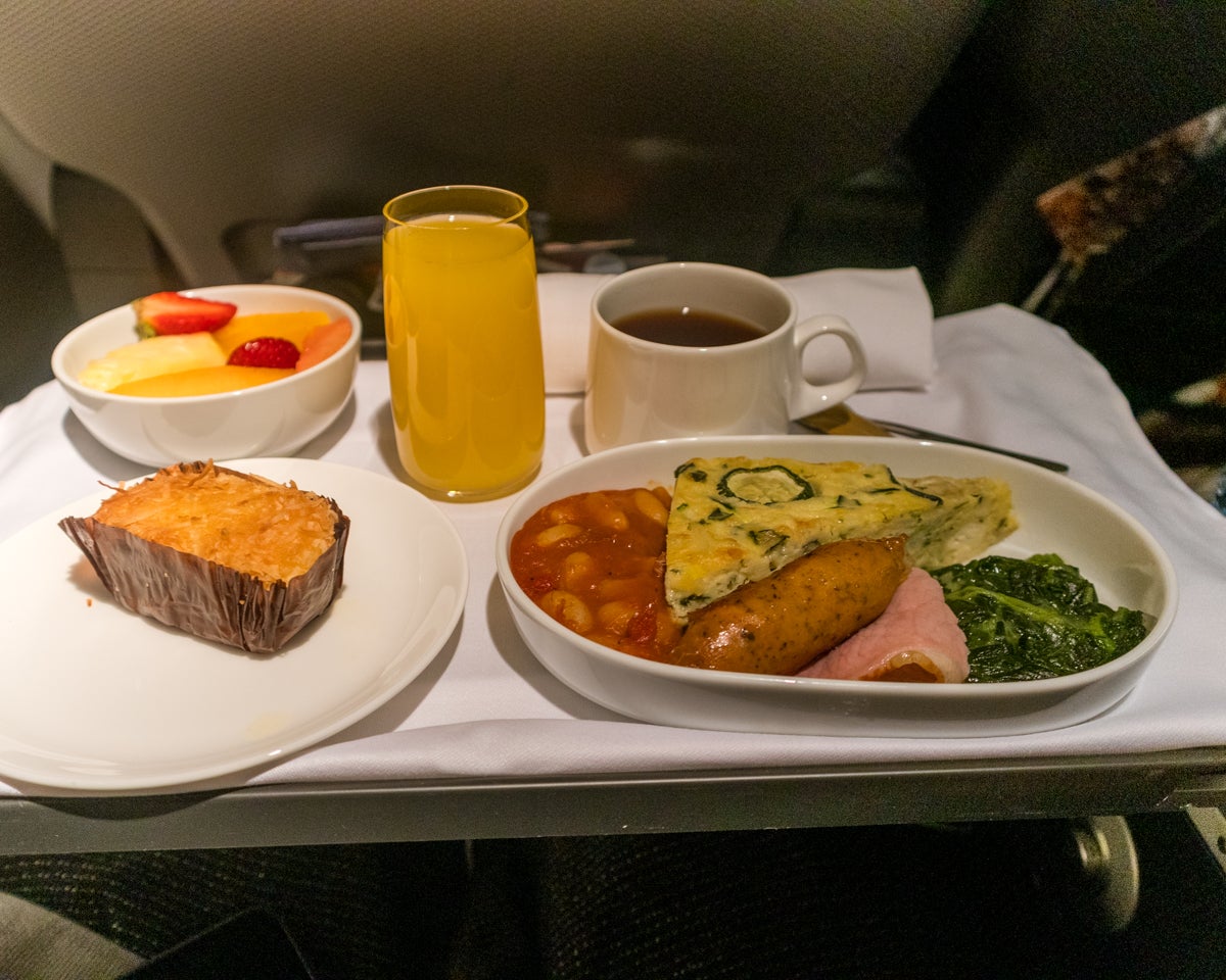 Qantas Boeing 747 Premium Economy Breakfast Service