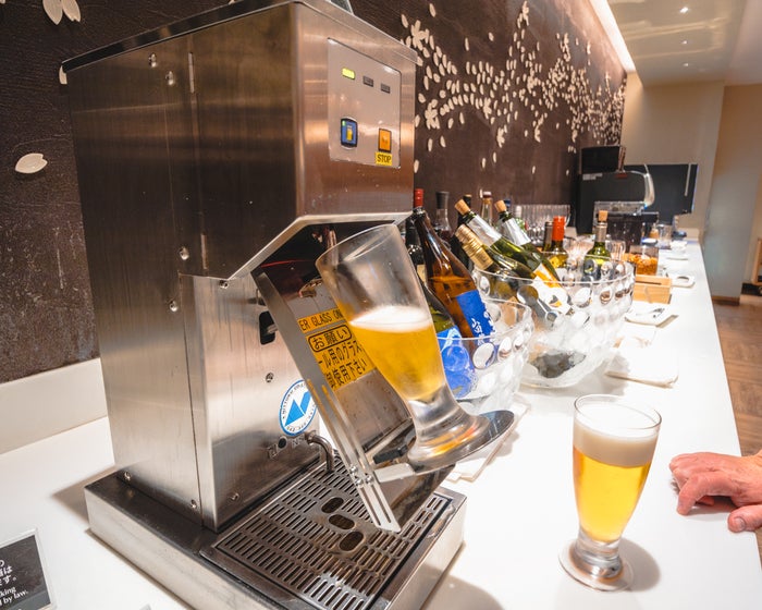 JAL Business Class Lounge Haneda Airport Beer Machine