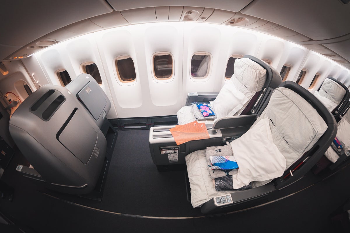 Qantas Boeing 747 Business Class Review [HND To SYD]