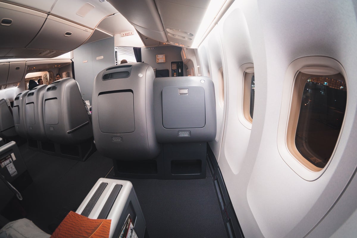 Qantas Boeing 747 Business Class 6K Point of View