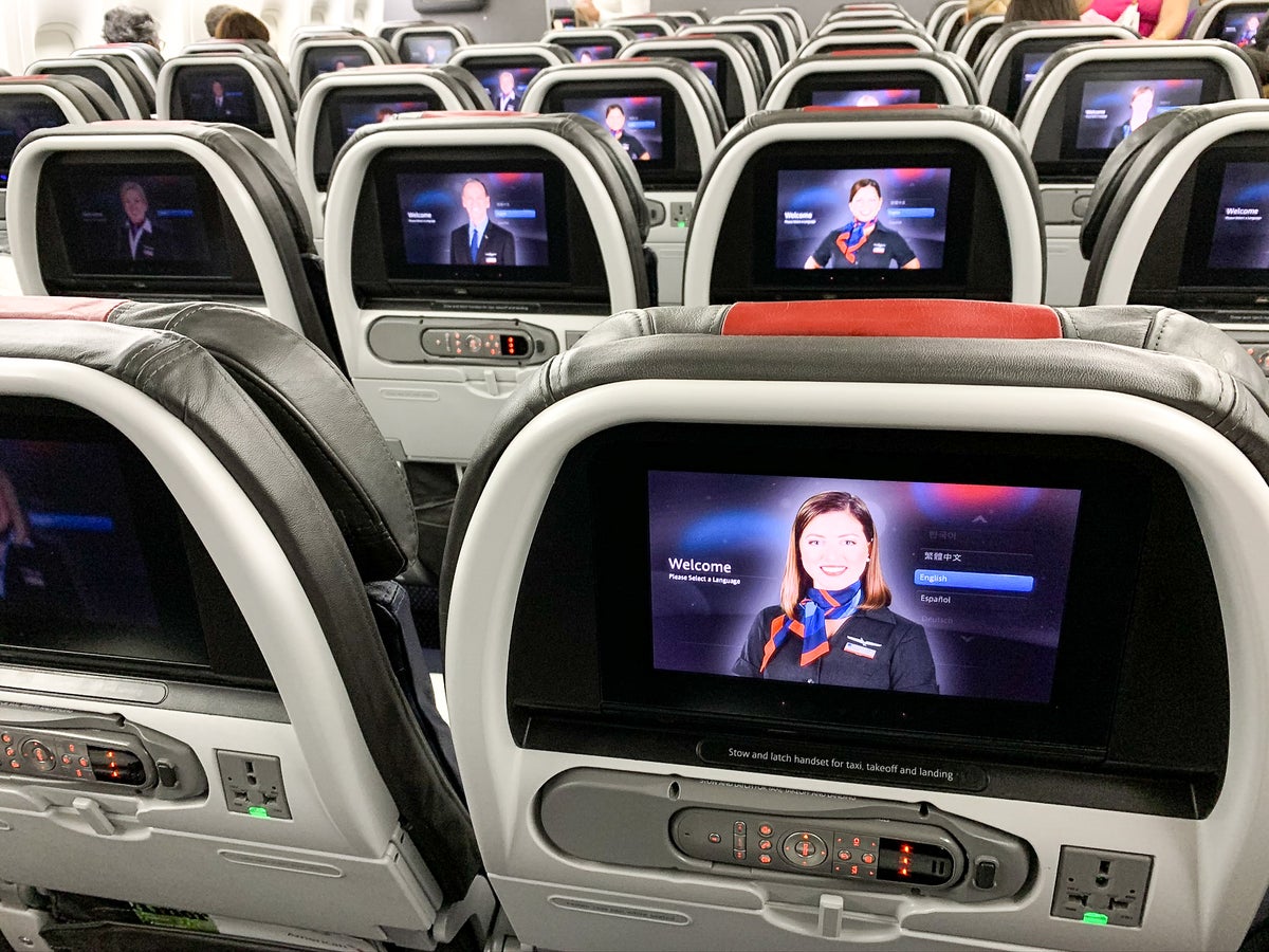 Main Cabin 777-200 In-flight Entertainment