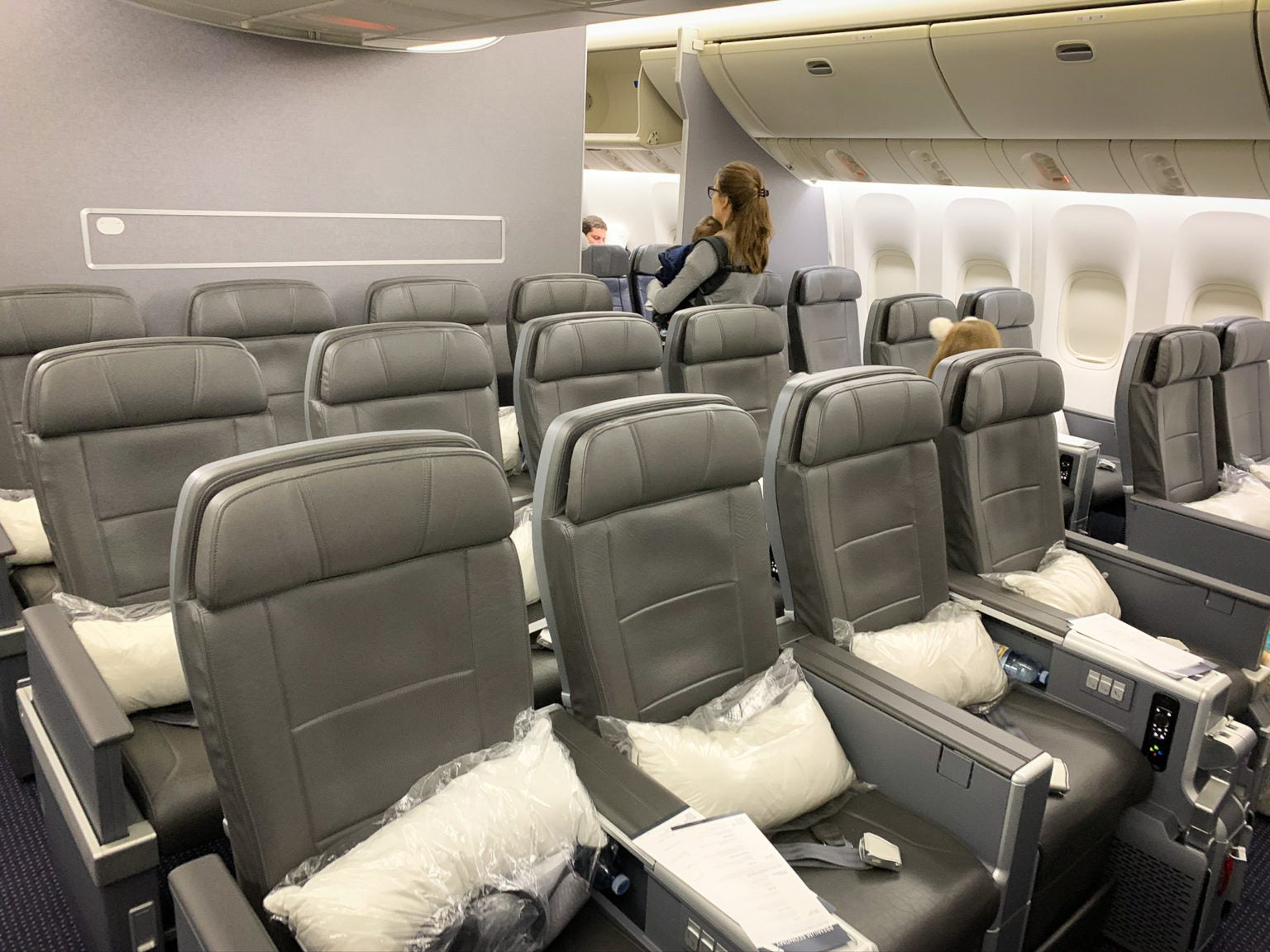 How To Choose the Best Economy Seat on American Airlines