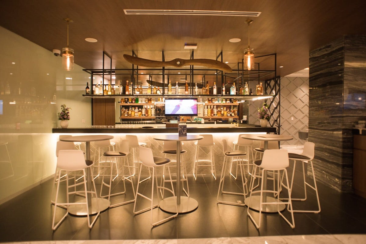 Centurion Lounge Mexico City International Terminal 1 bar